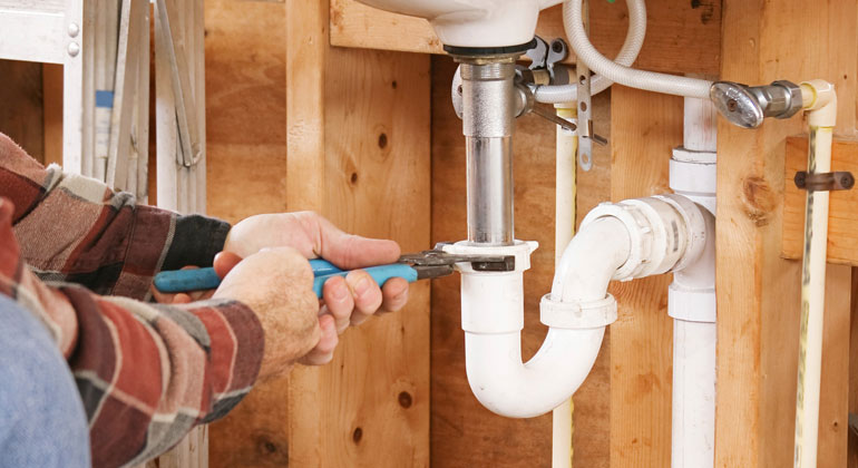 The Importance of Hiring Efficient Plumber for Your Next Pipe Job
