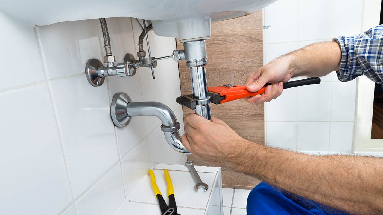 Opt the best handyman to do plumbing service with ease