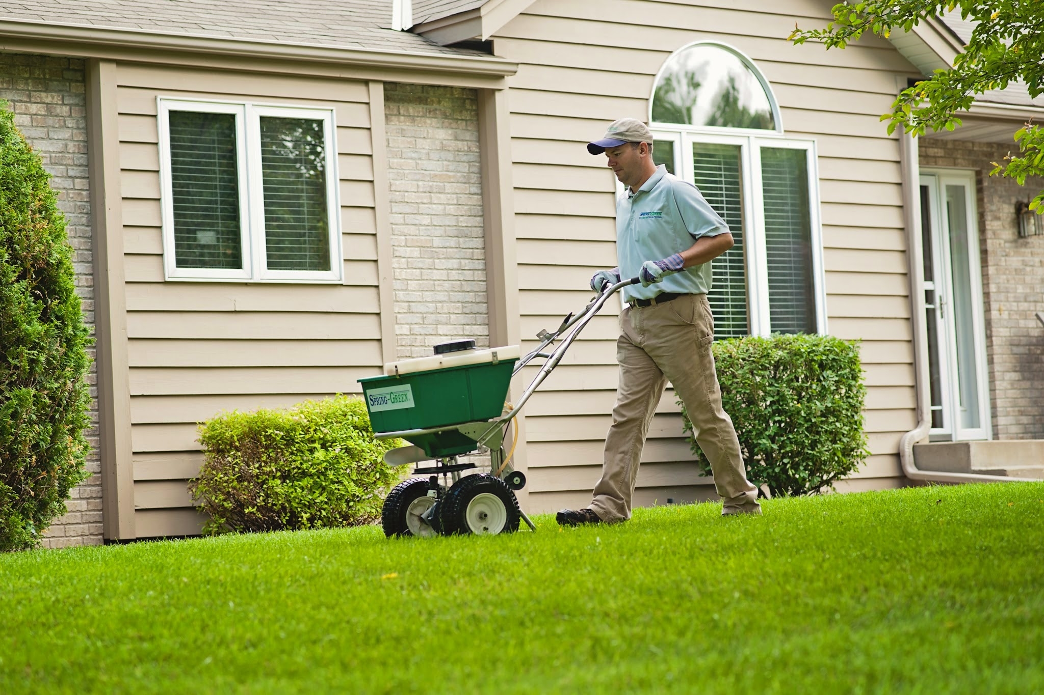 Seasonal Garden Services: Maintaining a Beautiful Yard All Year Round