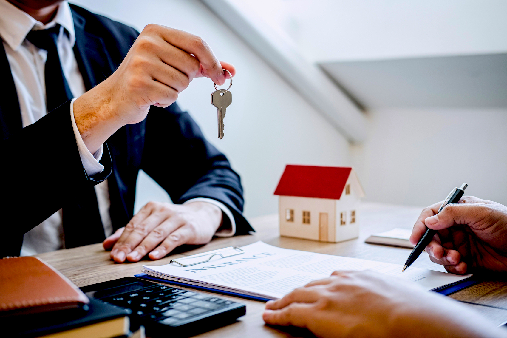 How to Choose the Right Real Estate Agent for Property Deals?