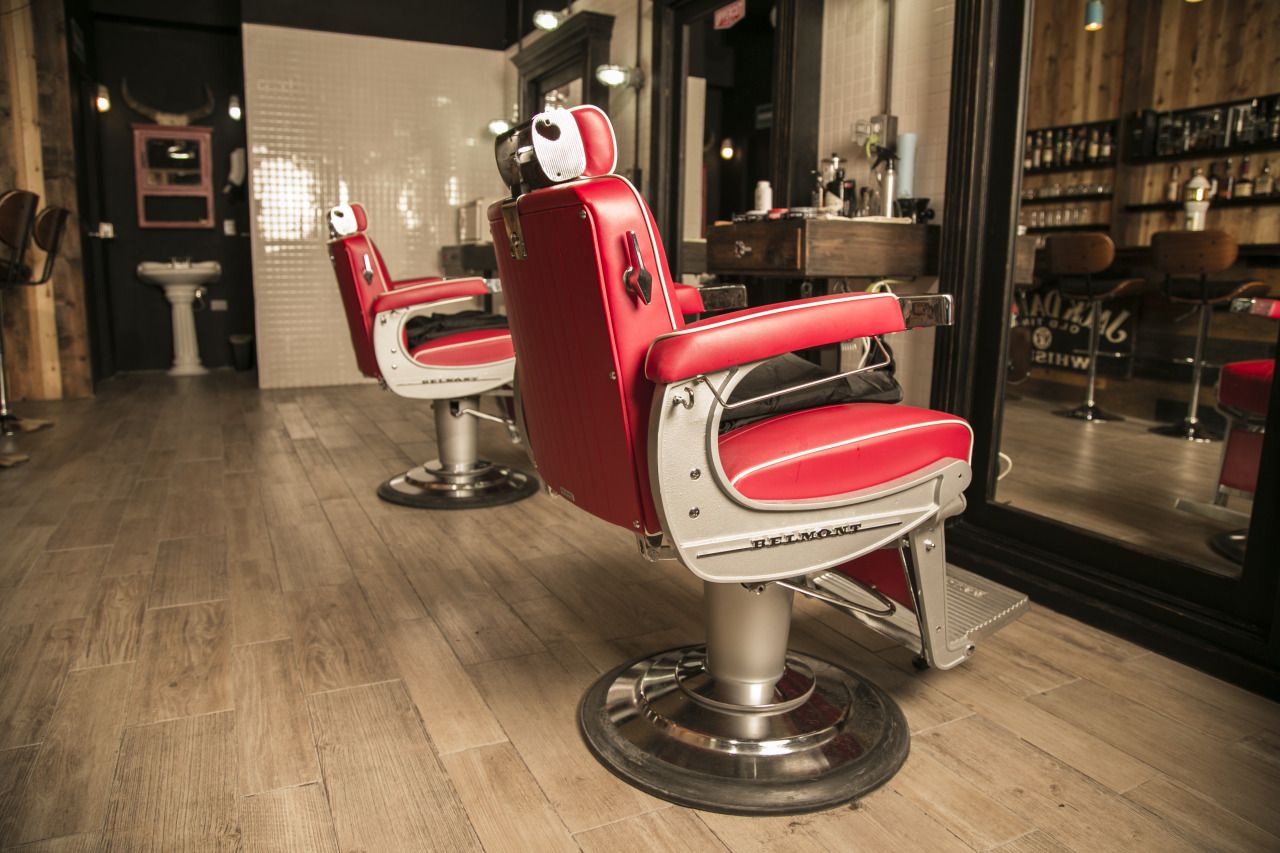 The Barber Chair Buying Guide: Tips for a Wise Investment