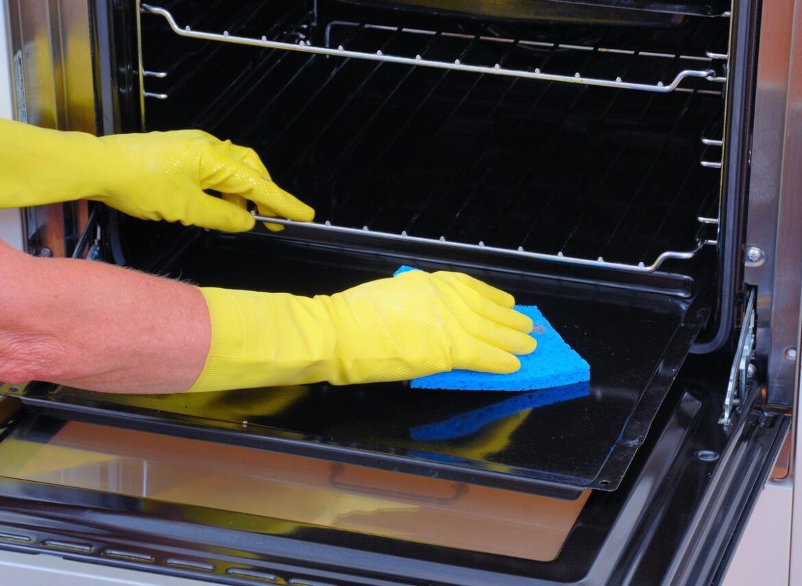 Sparkling Kitchen: Why Oven Cleaning Should Be Your Next Big Task